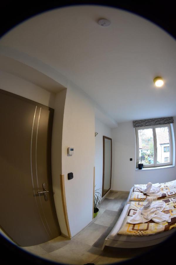 チェスキー クルムロフ Element Bed & Breakfast エクステリア 写真